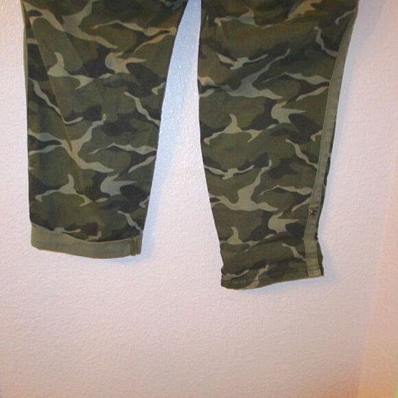 Torrid Camo Pants Womens Size 22 Stretch High Rise Utility Grunge Forest Goblin - Picture 9 of 11